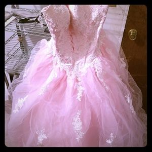 A BEAUTIFUL PROM DRESS